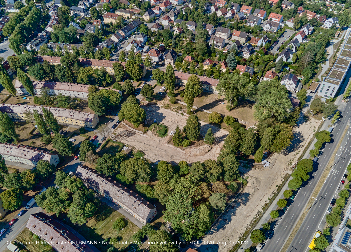 17.08.2022 - Luftbilder von der Baustelle Maikäfersiedlung in Berg am Laim